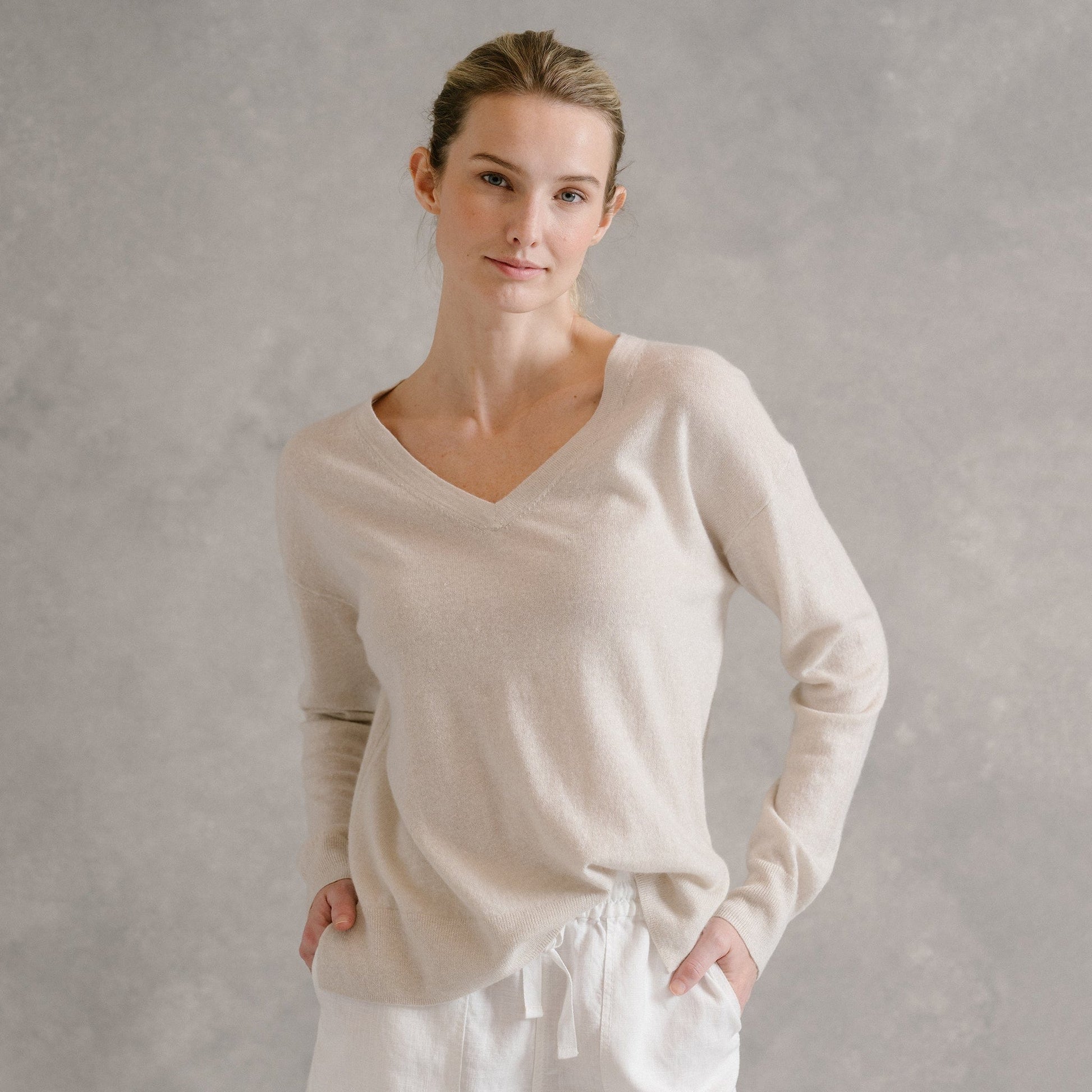 B.Draddy DAZED / XS MAE CASHMERE LINEN V-NECK